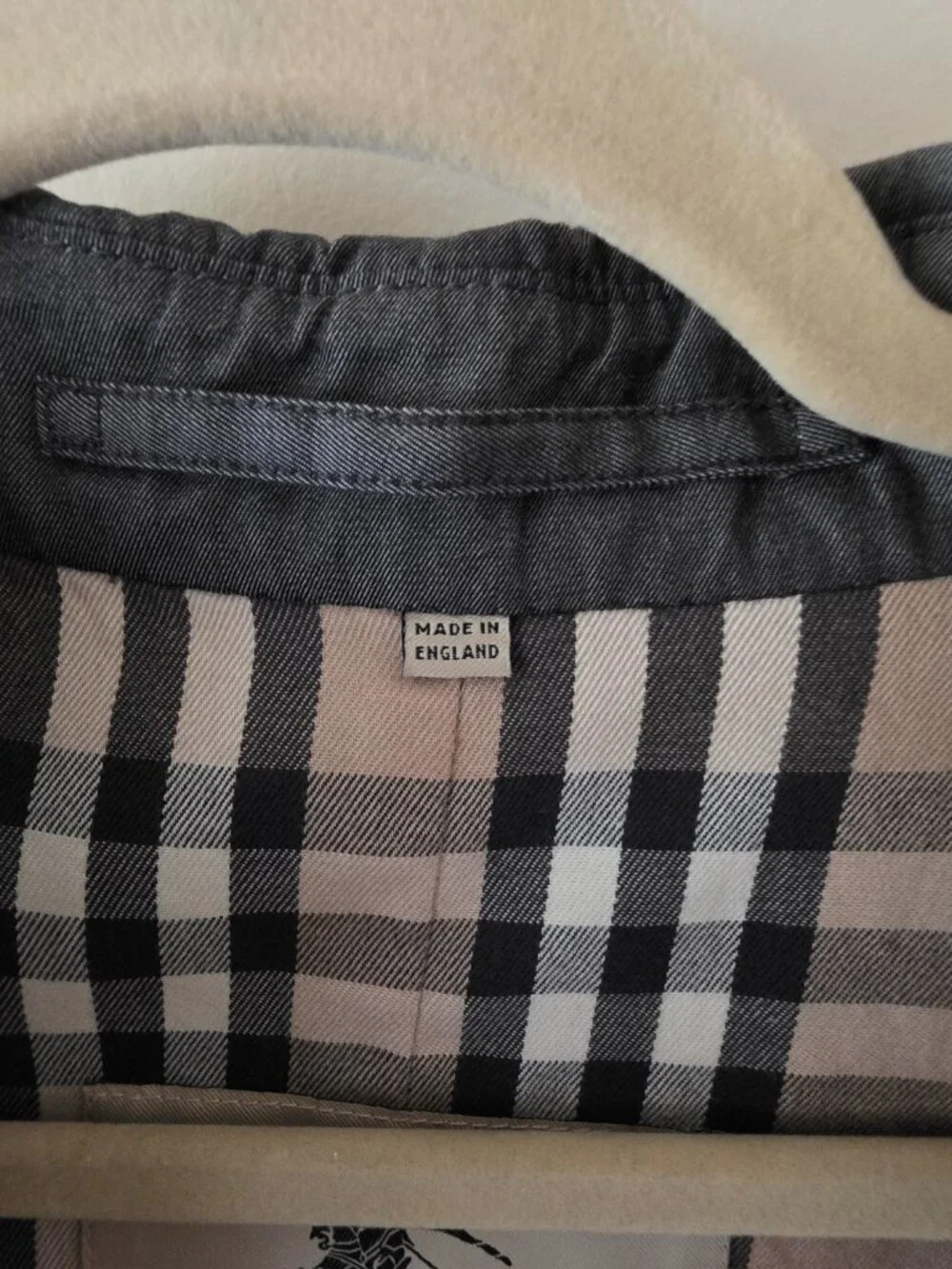 Burberry Gray Classic Trench Size 10 R, Excellent condition - Picture 9 of 16